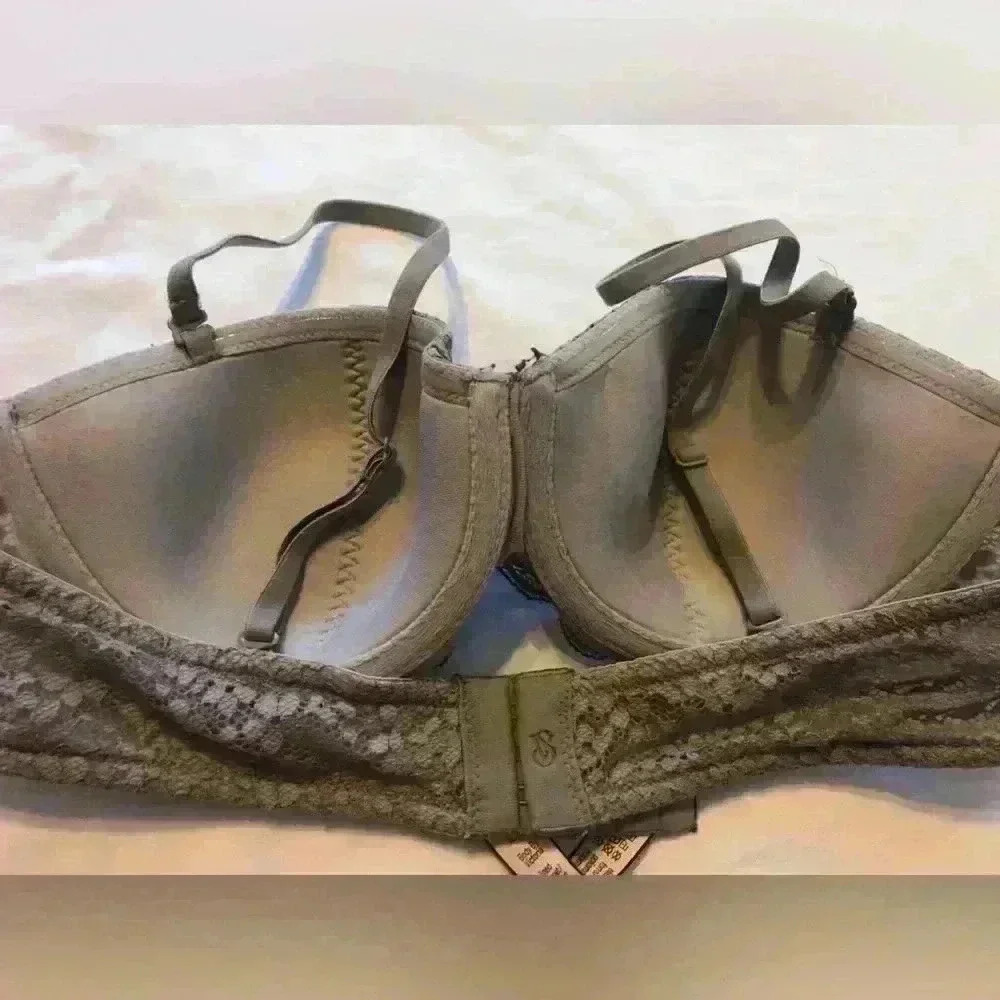 Victoria’s Secret Convertible Bra - Picture 2 of 6
